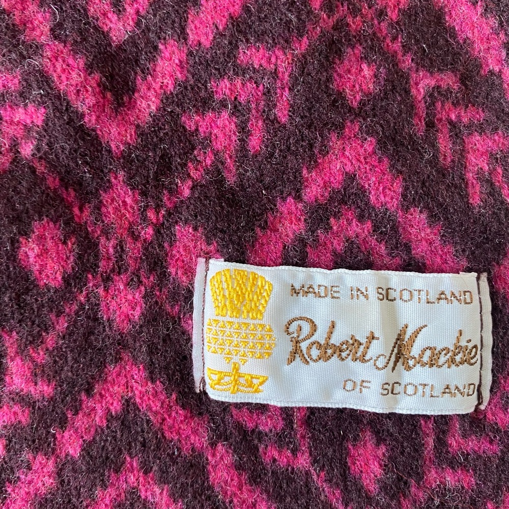 Vintage Robert Mackie Scotland 100% Wool Scarf Dark purple and hot pink pattern - Picture 2 of 3